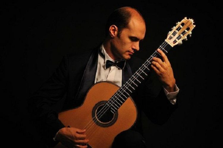 Gitara virtuozu Rövşən Məmmədquliyev Bakıda konsert verib